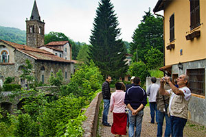 Gruppo a spasso nel Borgo Antico di Garessio