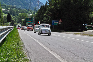 Arrivo delle FIAT 500 d'epoca alla degustazione della fontina