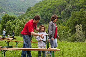 Grandi e piccini all'opera dopo la premiazione