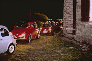 foto al belvedere fiat 500 d'epoca al ritorno in fila